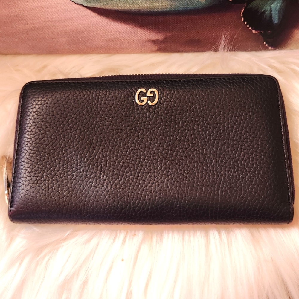 Gucci Navy Leather Zip Around Long Wallet EUC - Picture 1 of 16